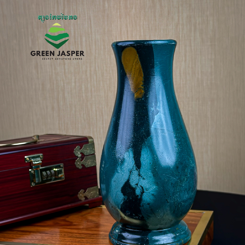 Sacred Green Gemstone Treasure Vase |Pure Energy, Harmony & Prosperity